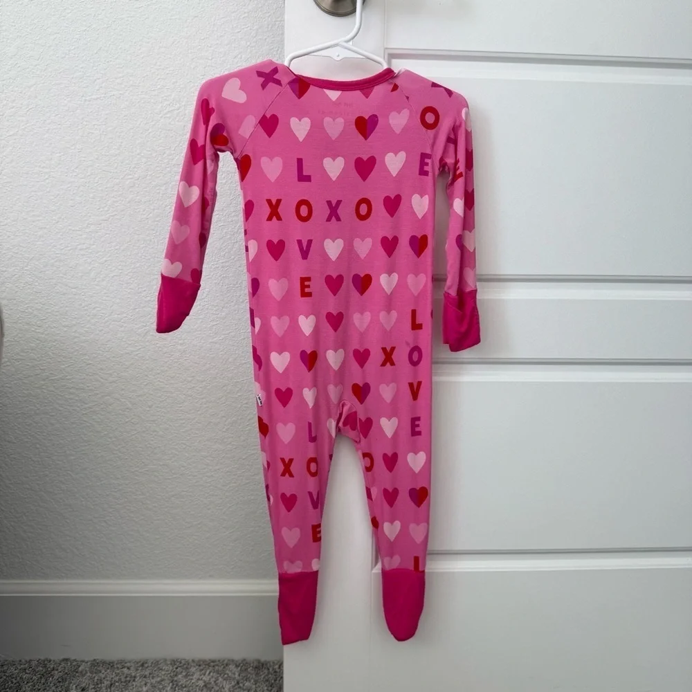 Little Sleepies- Valentines Day Zippy 6-12